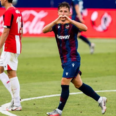 Bardhi iguala a Riga como máximo goleador extranjero en la historia del club