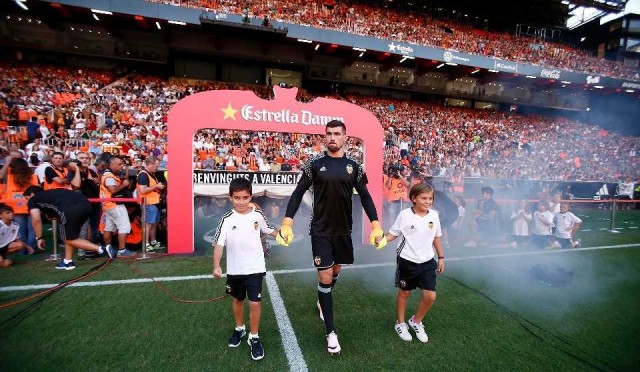 El Valencia CF vende a Ryan para tener 'cash' y poder fichar