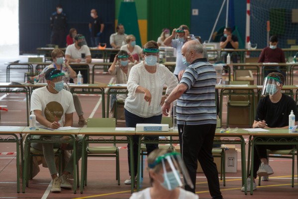 Los sondeos dan la victoria a Feijóo en Galicia, pero dejan la mayoría absoluta en el aire