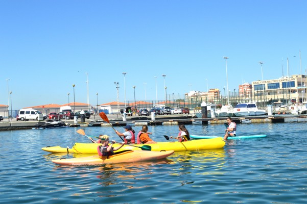 El Ayuntamiento de Castelló promociona cursos de 'bautismo de mar' para los más pequeños
