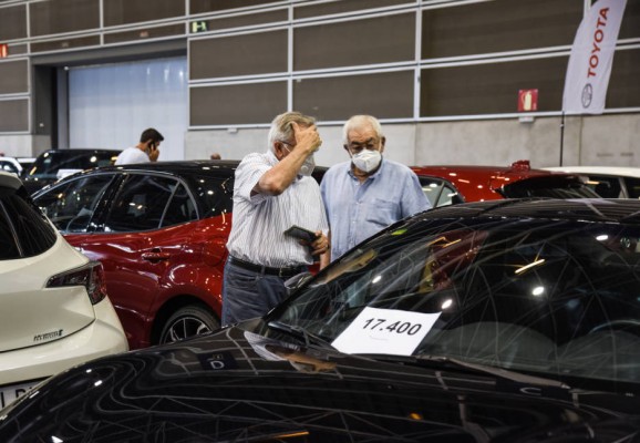 El mercado del vehículo de ocasión suavizará su caída hasta el 18 % en la Comunitat