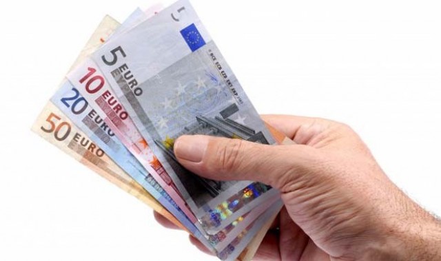 Experto en virus del CSIC señala que el coronavirus no se transmite a través de los billetes

