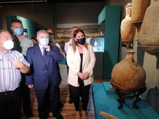 Tesoros incautados: El Arqueológico de Murcia expone 900 piezas rescatadas del expolio