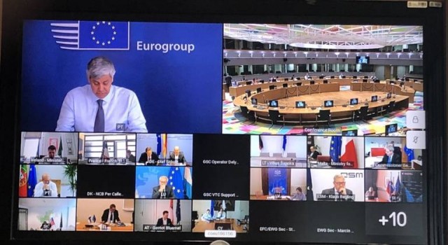 Donohoe se impone a Calviño y presidirá el Eurogrupo para afrontar la crisis del covid-19