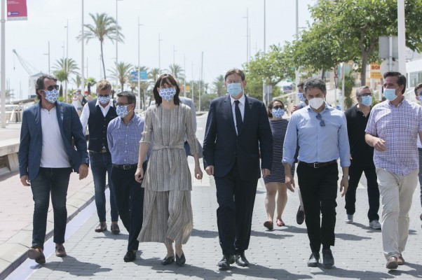 La playa de Gandia, referente en sostenibilidad y seguridad por las banderas de calidad y 'La Morada’