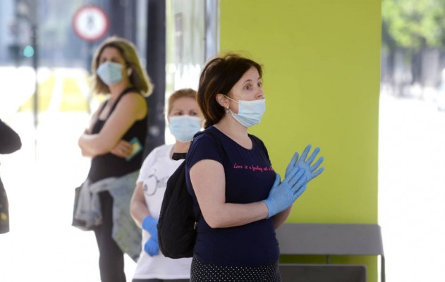 La Comunidad ya se plantea obligar el uso de las mascarillas aunque se respete la distancia
