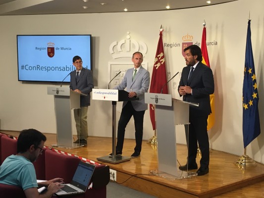 Salud anuncia que contratará a 6.500 profesionales pese a que cerrará cuatro de cada diez consultorios