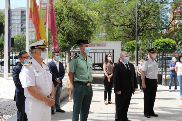 El delegado pide a los políticos que 