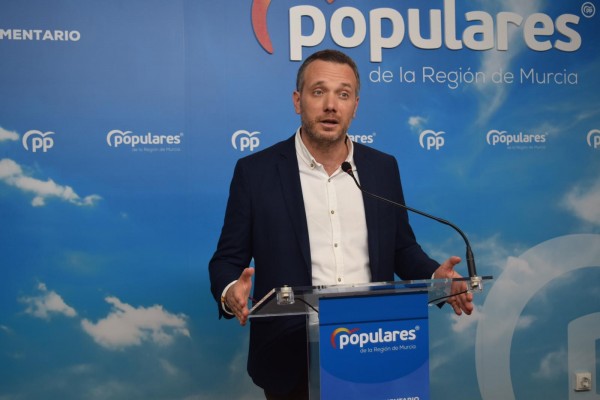 Segado se une al Ayuntamiento de Cartagena y pide la dimisión del delegado por la fuga de nueve inmigrantes