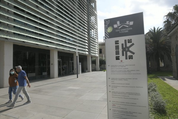 Justicia hará PCR a 24 funcionarios más tras el positivo en la Ciudad Administrativa 9 d'Octubre