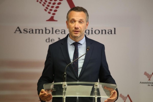 Segado lamenta que el PSOE y Podemos impidan que la Asamblea condene los insultos a periodistas