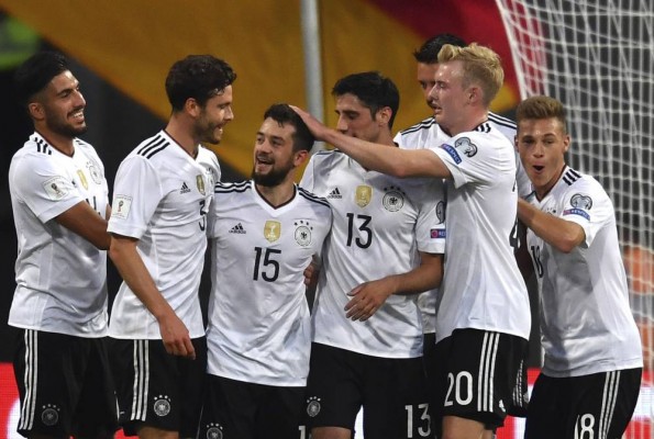 Goleada de Alemania, punto inglés y 'tripletes' de Lewandowski y Jovetic
