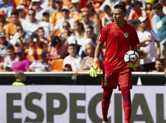 Diego Alves busca equipo y se deja querer por el Nápoles