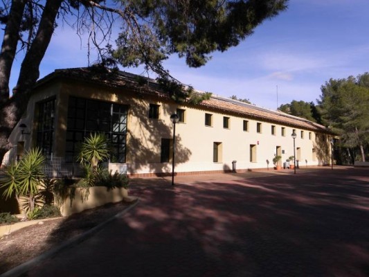 Dos de los 70 inmigrantes llegados en patera dan positivo y El Valle ya acoge a sus primeros inquilinos