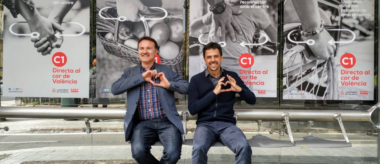 el concejal de Movilidad Sostenible y presidente de EMT, Giuseppe Grezzi junto al gerente de la empresa. - 