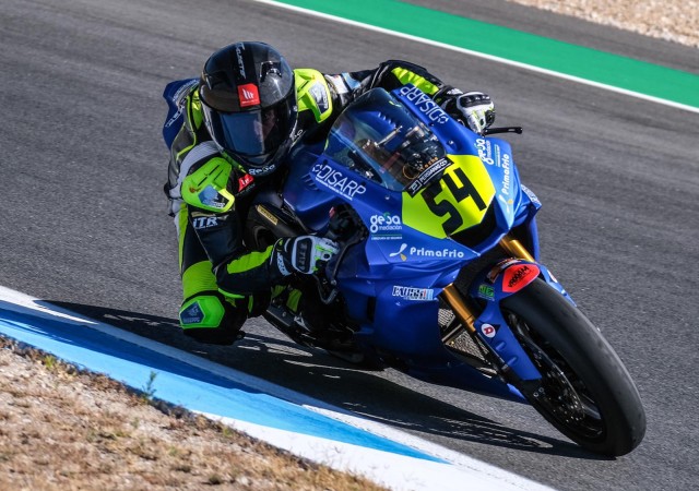 Aldeguer arranca con fuerza: doblete y liderato en el Europeo de STK 600 en Portugal