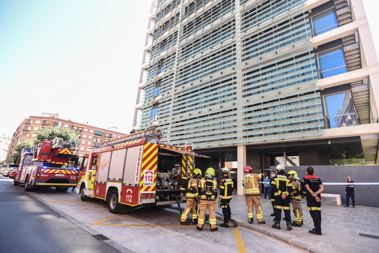 Desalojada la Torre 3 de la Ciudad Administrativa 9 d'Octubre de València por un incendio