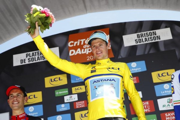 El danés Fuglsang gana el Dauphiné con un gran golpe final
