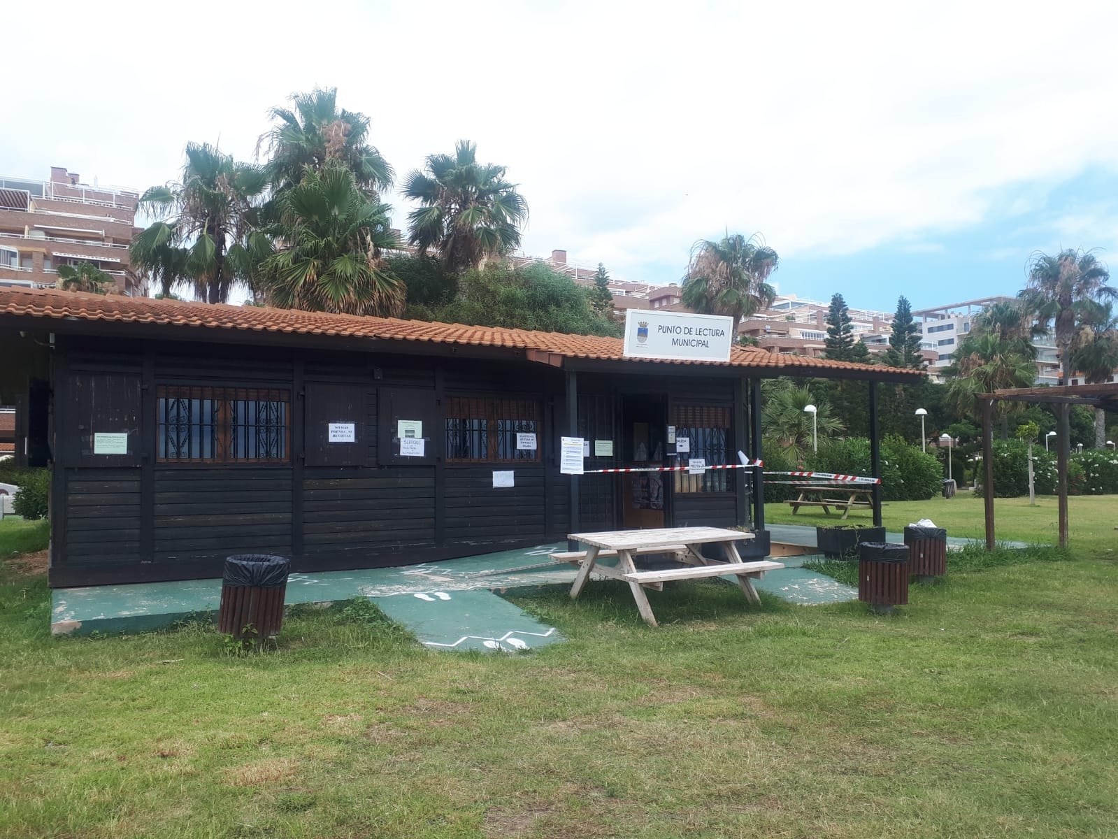 Oropesa del Mar abre su 'biblioplaya' de Amplàries