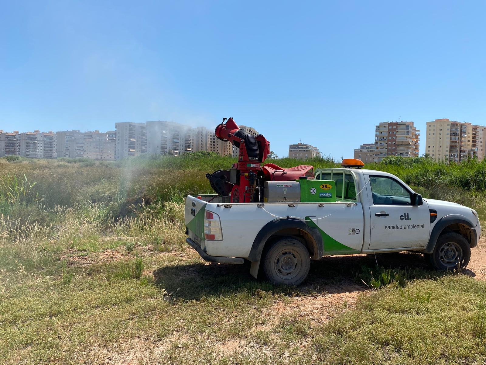 Benicàssim intensifica los trabajos contra los mosquitos y otras plagas de cara al verano