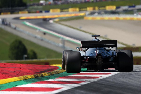 Hamilton inicia la caza de Schumacher en el Mundial más incierto