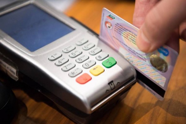 El gasto con tarjeta ya supera en España su nivel previo a la crisis sanitaria, según BBVA Research