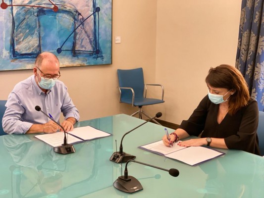 El MARQ y El Campello firman un convenio para potenciar la Illeta como destino de turismo cultural