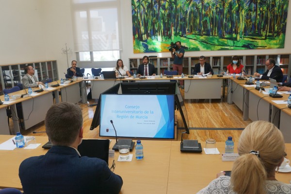 Expedir un título universitario costará 17 euros menos y la matrícula se podrá pagar hasta en 8 plazos 