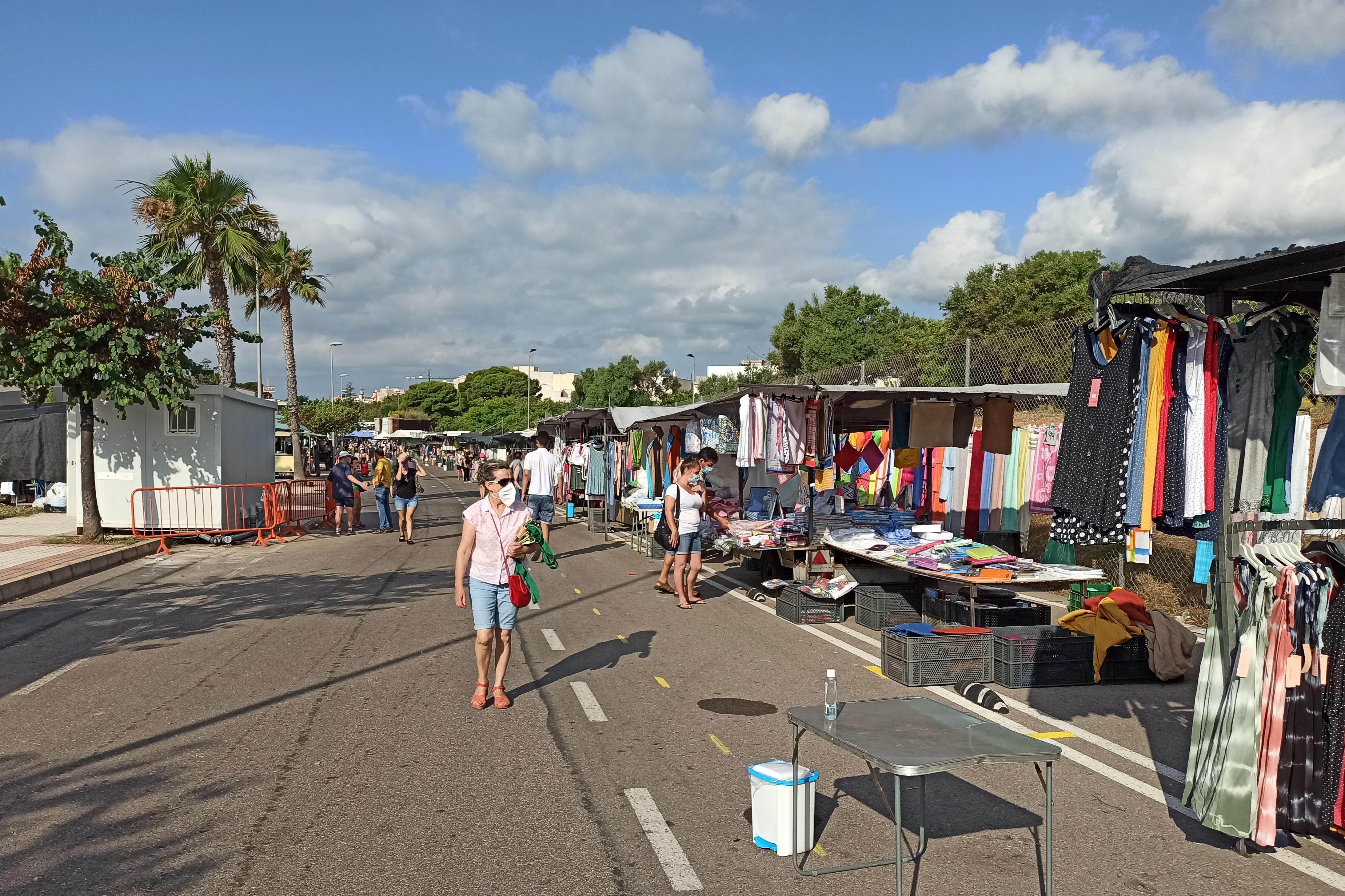 El mercado de Benicàssim recupera todos sus puestos de venta