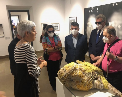 'El mundo fluye' hace una parada en Mula: dos miradas sobre la discapacidad en el arte