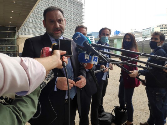 Ábalos logra la promesa en Bruselas de un Fondo de Solvencia común para el sector aéreo