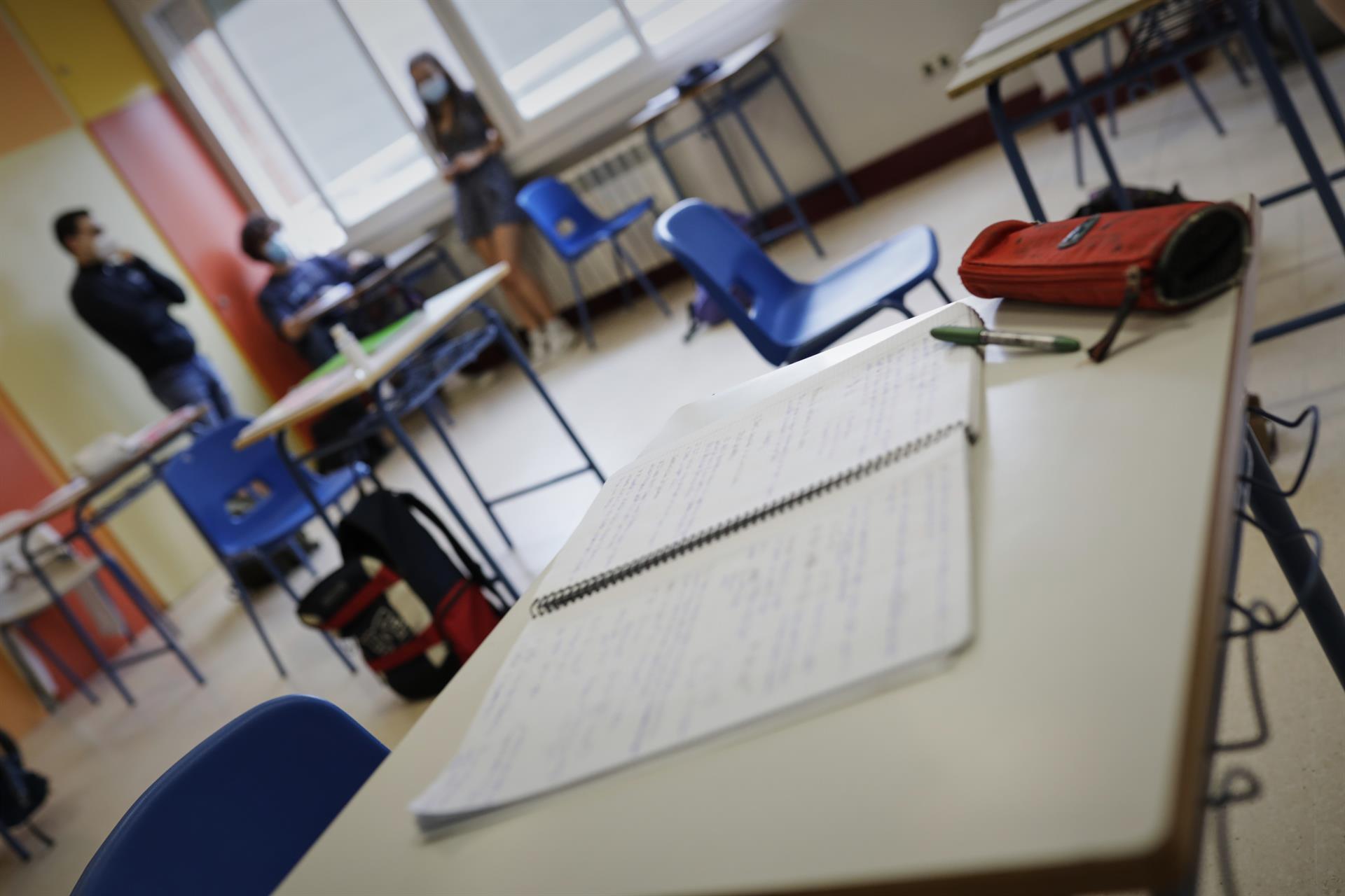 Plataforma per l'Ensenyament propone bajada de ratios, 'beca digital' y revisión de libros tras la covid