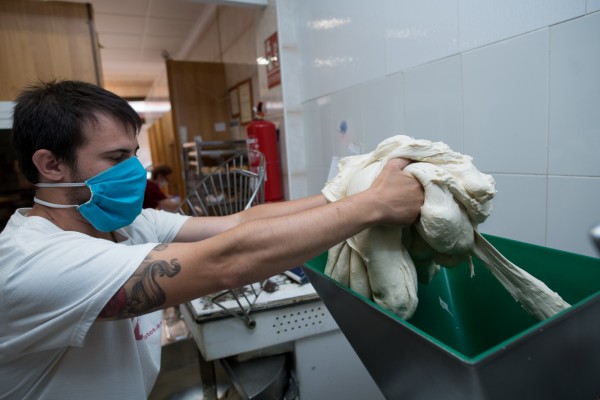 Cullera: el comercio de siempre resiste al coronavirus