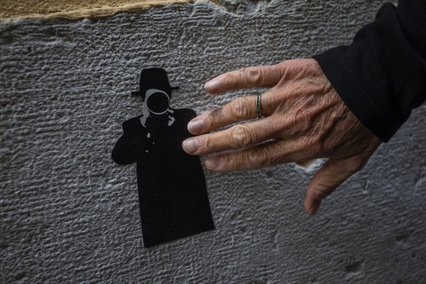 MRBT62, el misterioso artista de 68 años detrás de los esténciles de The Photographer