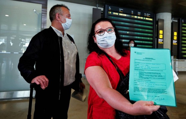 Comienzan los controles sanitarios a todos los pasajeros que lleguen a España