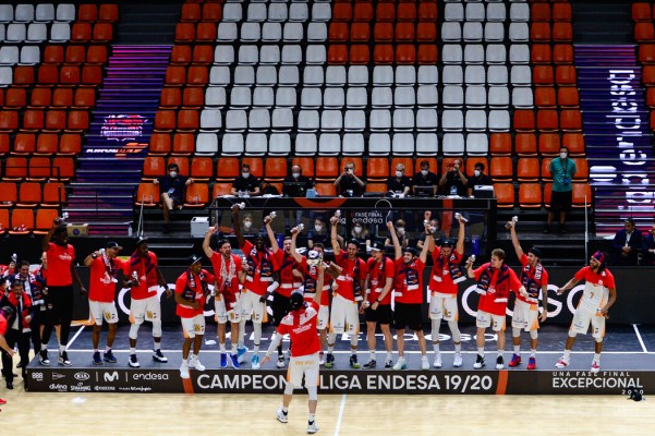 El Baskonia, campeón de Liga diez años después al ganar la final al Barça (67-69)