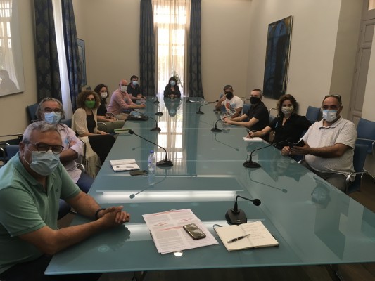 La Diputación estudia un programa cultural en otoño de la mano del sector de las artes escénicas

