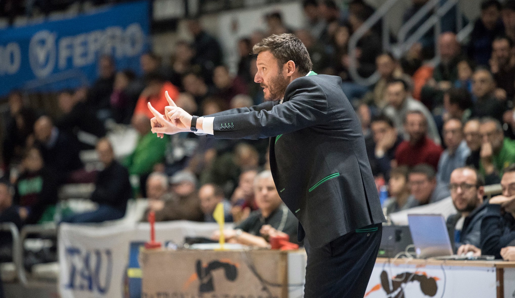El TAU Castelló renueva por un año a Toni Ten, que cumplirá 15 temporadas en el banquillo azulejero