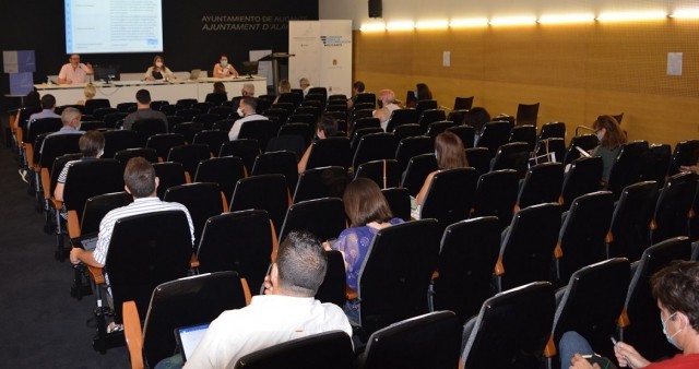 Alicante cierra las 20 propuestas sociales para la reconstrucción: más fondos y coordinación