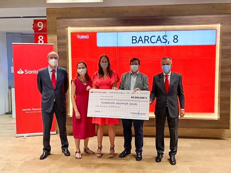 Banco Santander entrega más de 20.000 euros a cuatro ONG de València para paliar los efectos de la covid-19
