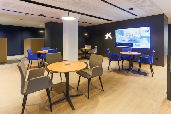 CaixaBank continúa con las aperturas de 'Oficinas Store' en la Comunitat y abrirá otra en València a finales de verano