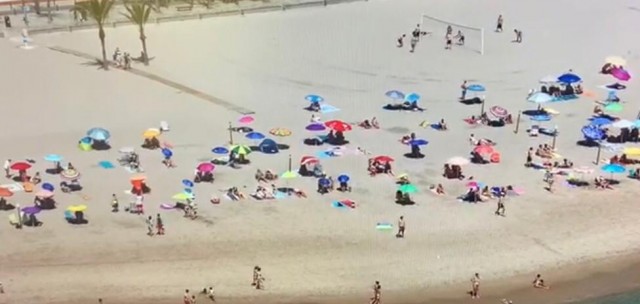 Alicante refuerza el control del aforo en las playas con drones durante el fin de semana