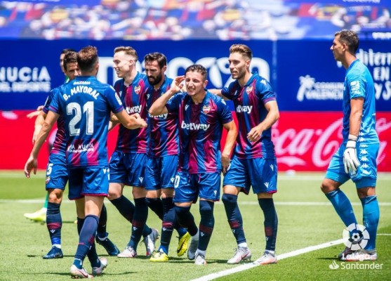 (4-2) El Levante vence al Betis y ya acaricia la permanencia 