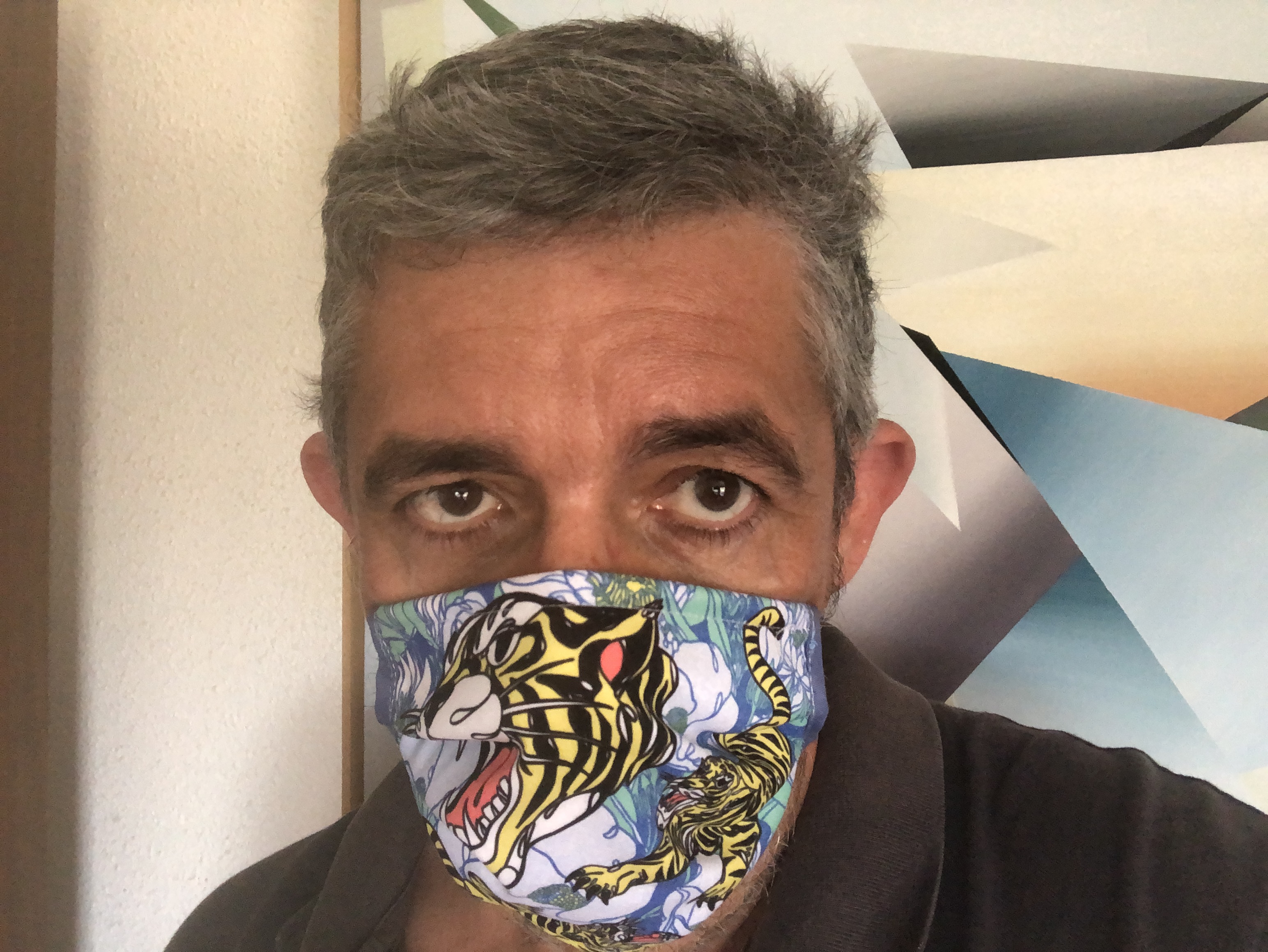 No mires a los ojos de la gente (mira sus mascarillas)
