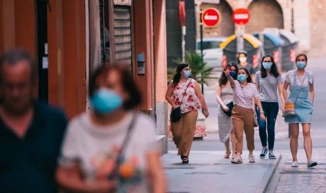 Los municipios con nuevos casos bajan a la mitad en un mes: el virus se concentra en las ciudades