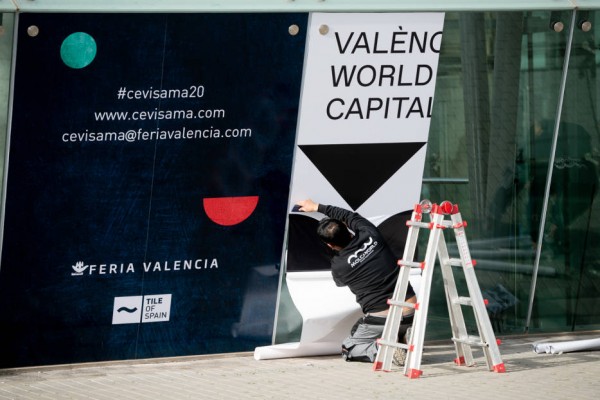 La industria explora nuevas vías para promocionar el azulejo en la era covid... y sin ferias