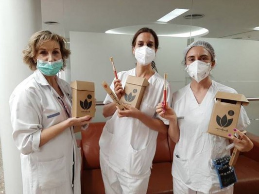 Naturbrush dona miles de cepillos biodegradables a sanitarios por su esfuerzo contra la covid-19

