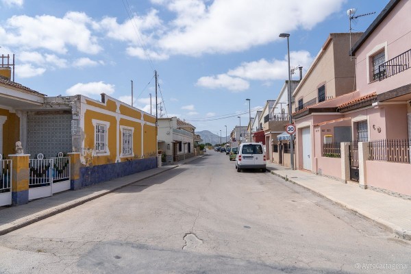 Casas del Pino de El Plan llega, por fin, al siglo XXI con la instalación de la red de saneamiento 