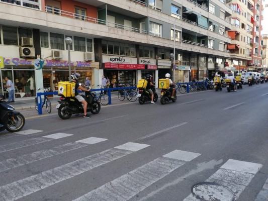 Los 'riders' se manifiestan en València ante la 