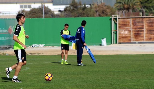 Pelegrín afirma que no le importaría jugar con el Elche en Segunda B
